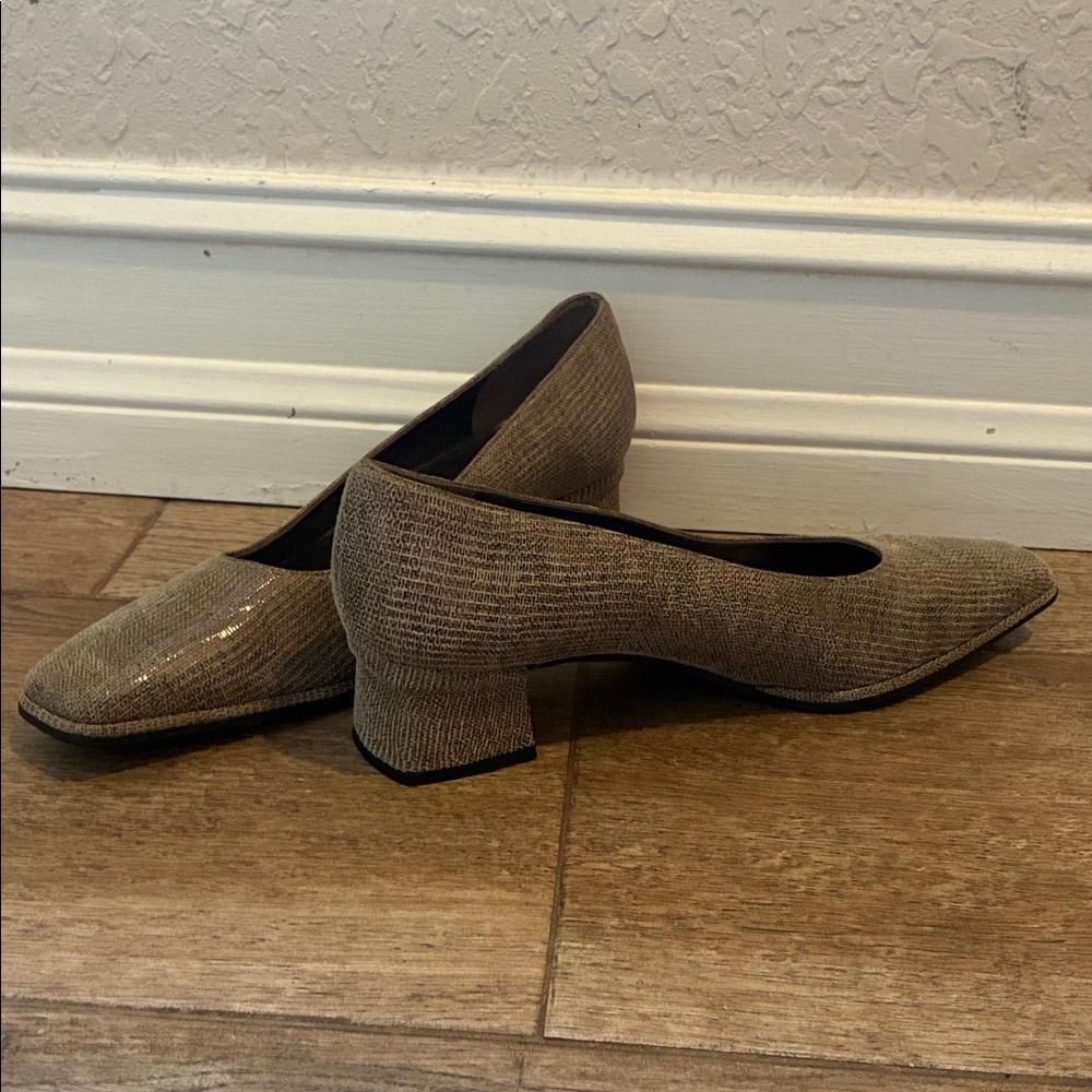 Stewart Wietzman vintage Women’s Low Block Heel Pointed Toe Pumps in Taupe